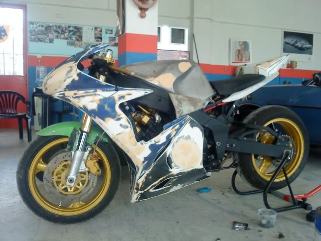 THE FZR750 (2LM) PROJECT - Σελίδα 3 DSC00618