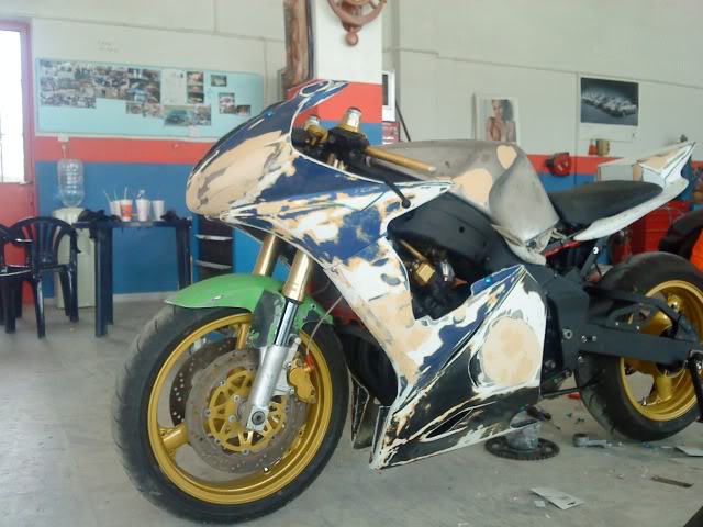 THE FZR750 (2LM) PROJECT - Σελίδα 3 DSC00624