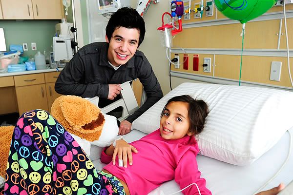 David visits Children's Medical Center CrJunPx