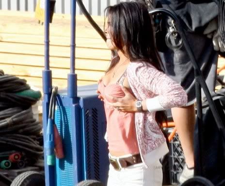 say WHAT?!?!?!?!?!?! Megan-fox-transformers-set