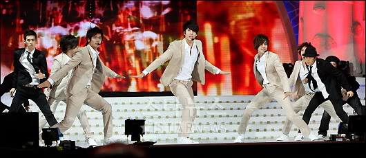 [SS501] En el Asia Pacific Super Modeling Competition Tn124542666221112486650