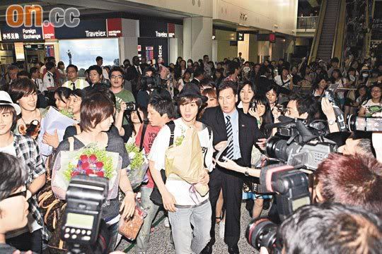 [news] SS501 'atrapados' entre la multitud en HongKong Vrdkr5