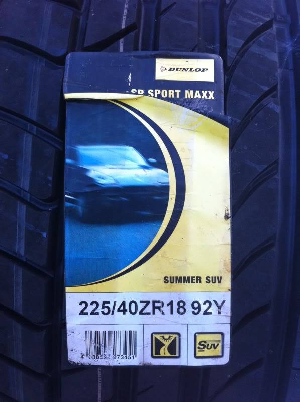 pair of BRAND NEW 225/40/18 dunlop sp sport maxx's Picture002