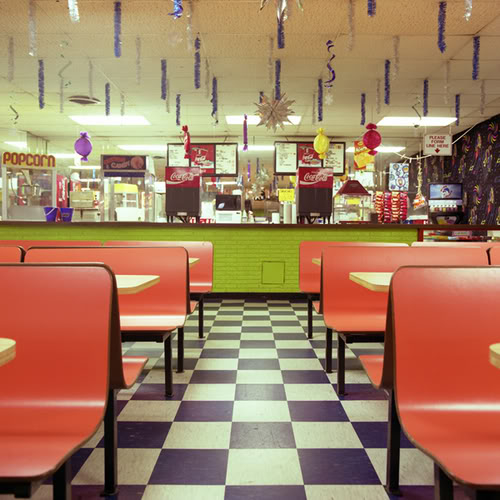 Cafetería Empty-Snack-Bar-by-Rachel-Cox