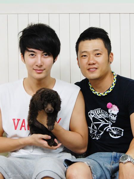 [HyungJoon] con su perrito otra vez *O* 12476596343