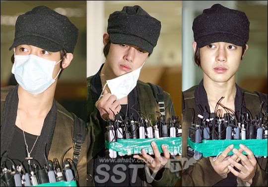 [HyunJoong] En el aeropuerto de vuelta a Corea 20090916163624o