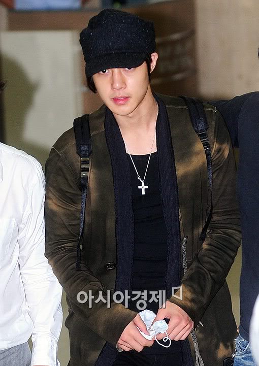 [HyunJoong] En el aeropuerto de vuelta a Corea Ae125307936311799025820