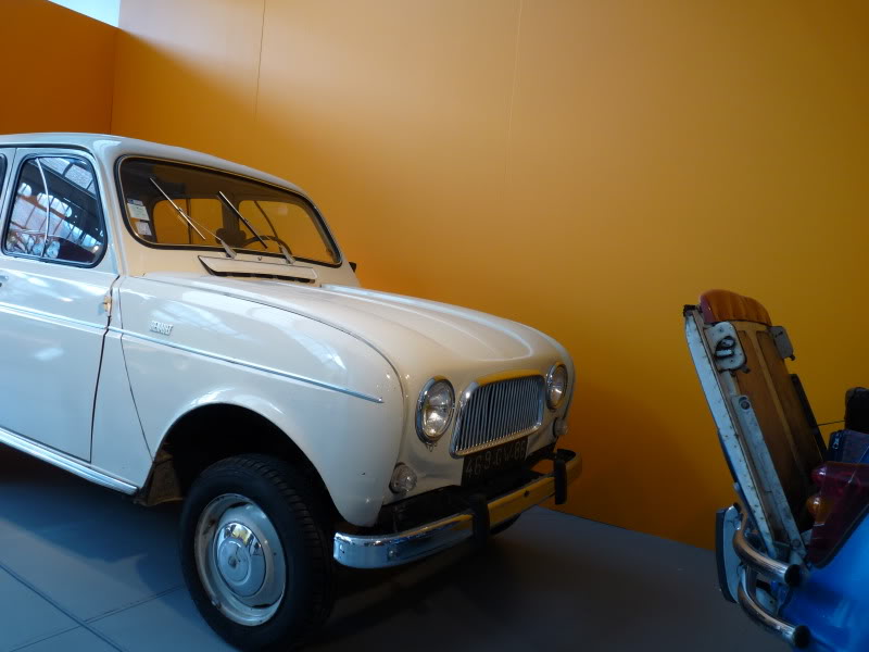 Musée Auto Moto Vélo de Châtellerautl-Expo 50 ans de 4L P1110694