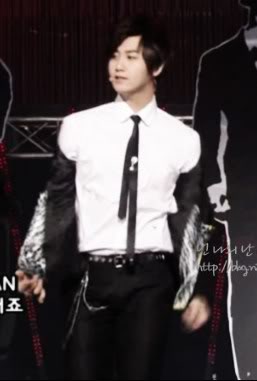 SS501 - Heo Young Saeng 11687103495E45C5874097