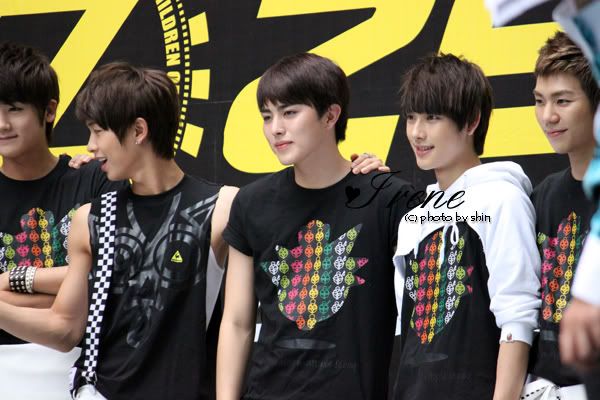 [EVENT] 100815 ZE:A Fansign AT Kaohsiung in Taiwan IMG_22655