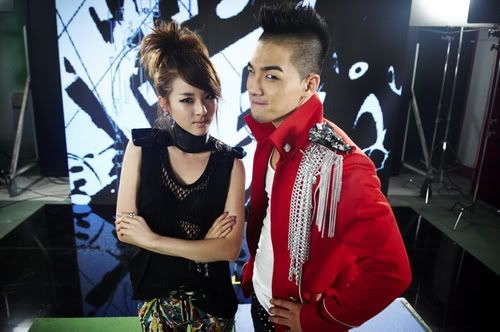 Big Bang - Page 12 127719452521dara1277193