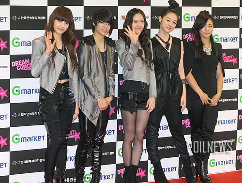 K-music : groupes mineurs - Page 4 20091010_fxredcarpet_1