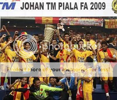 Selangor Red Giant Lepak sini - Page 8 Piala_fa_juara_new