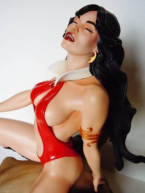 [Sideshow] Vampirella Premium Format - SAIU! Confira as fotos! - Página 5 DSCN3307