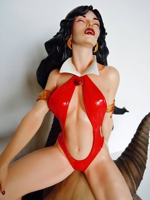 [Sideshow] Vampirella Premium Format - SAIU! Confira as fotos! - Página 5 DSCN3309