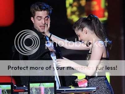 Mejor beso Rob y Kristen en los premios Awards 2010-ma-winners-116