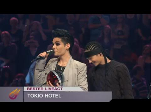 BEST LIVEACT => TOKIO HOTEL!!! GANARON!!!!!! 3-1