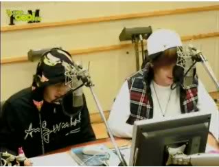 [Pic] 17/02/10 Kiss The Radio [8p] 48805388