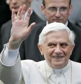 LE PAPE, LE VATICAN & LE NOUVEL ORDRE MONDIAL - Page 2 Devil_benedictXVI