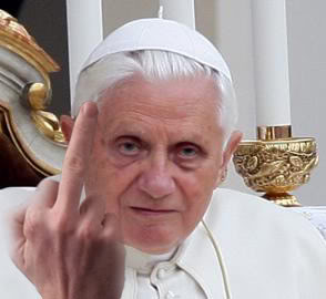 LE PAPE, LE VATICAN & LE NOUVEL ORDRE MONDIAL - Page 7 BenotXVI_fuckoff