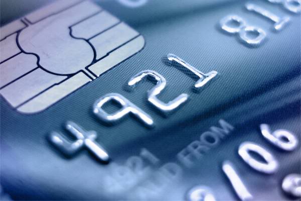 2012 : PUCES IMPLANTABLES, RFID, NANOTECHNOLOGIES, NEUROSCIENCES, N.B.I.C., TRANSHUMANISME  ET CYBERNETIQUE ! - Page 2 RFID-Credit-Card-Technology