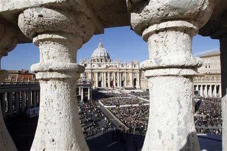 LE PAPE, LE VATICAN & LE NOUVEL ORDRE MONDIAL - Page 5 Vatican_placeStPierre