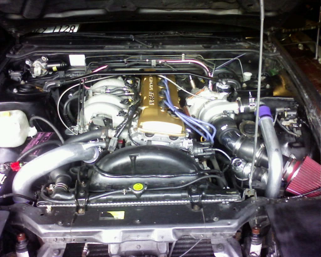 What up, cleaned that engine bay and painted the valve cover Img2D270489