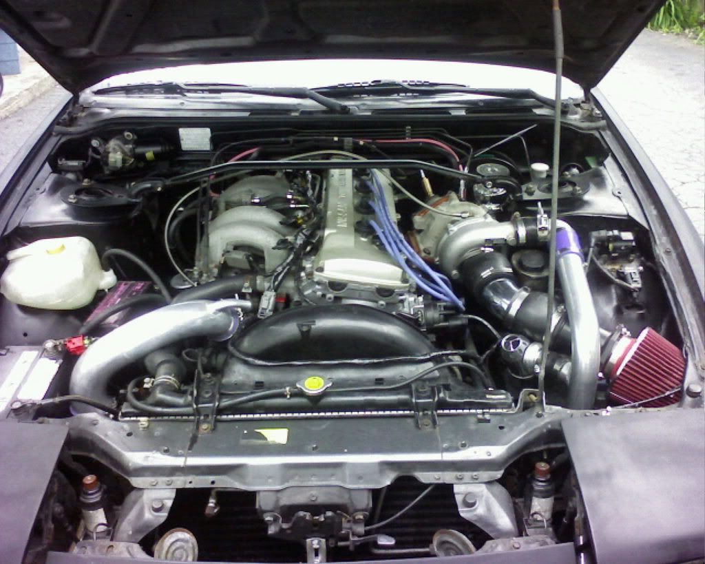 What up, cleaned that engine bay and painted the valve cover Img6220000