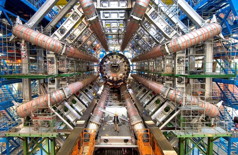 El Fin del mundo a llegado... y me siento bien CERN_LHC_t2030shigh