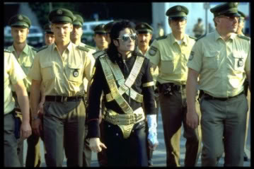 Conhecendo a Dangerous World Tour Normal_dangerous_tour_mj_soldier-2