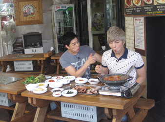  [2010/7/4][pics]U-Kiss - Chef Kiss - Recording @Cooking studio + Restaurant 53376610201007030207591600640824469