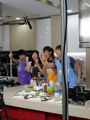  [2010/7/4][pics]U-Kiss - Chef Kiss - Recording @Cooking studio + Restaurant 54293681201007030022393732810319-1