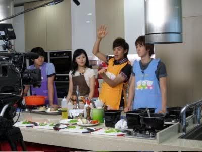  [2010/7/4][pics]U-Kiss - Chef Kiss - Recording @Cooking studio + Restaurant 54293681201007030022393732810319-5