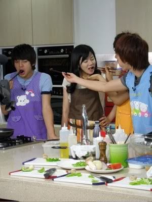  [2010/7/4][pics]U-Kiss - Chef Kiss - Recording @Cooking studio + Restaurant 54293681201007030022393732810319-6