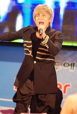 [11/7/10][Pic]ukiss Beautiful Memorial Concert BF DSC_01341