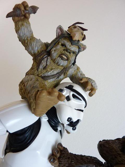 "Fall of the Empire" – Ewoks vs. Stormtrooper Diorama P1000819