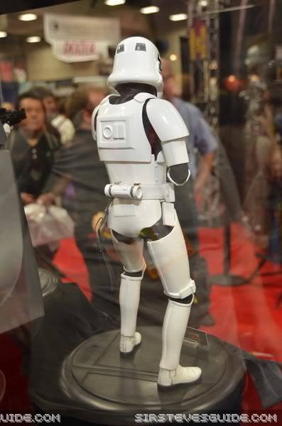 Stormtrooper Premium Format 1:4 Scale - Sideshow (2011) STU_7049_resize