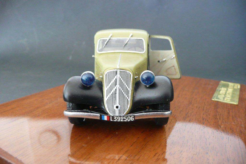 La traction Avant Citroën sous l'Uniforme Citroen-Traction-Tamiya-40_zps338ef503