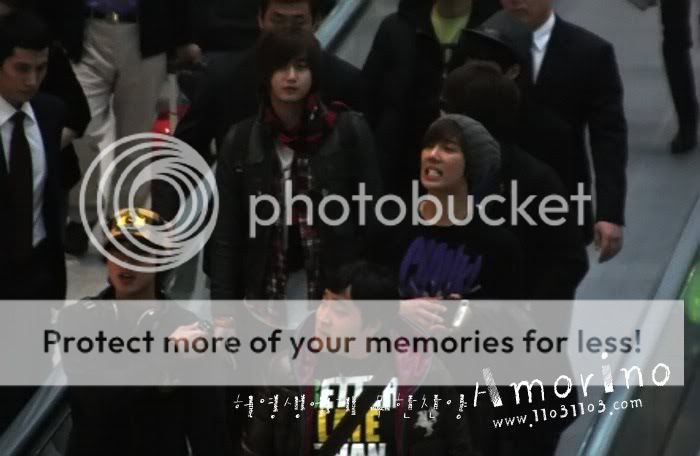 [SS501] fotos hechas por fans en el aeropuerto Incheon hacia Bangkok (2) + llegando al hotel 1265895194_021112