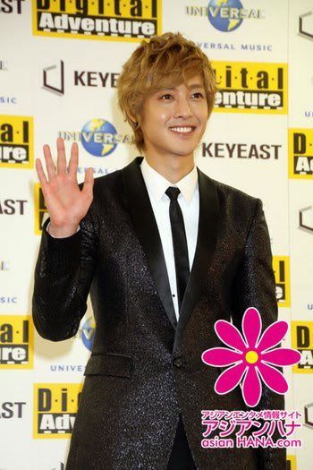 [HJL] Press Conference in Osaka Intl Convention Centre [11.11.09] (3)  300743_311882098838033_231614143531496_1361046_1098357372_n