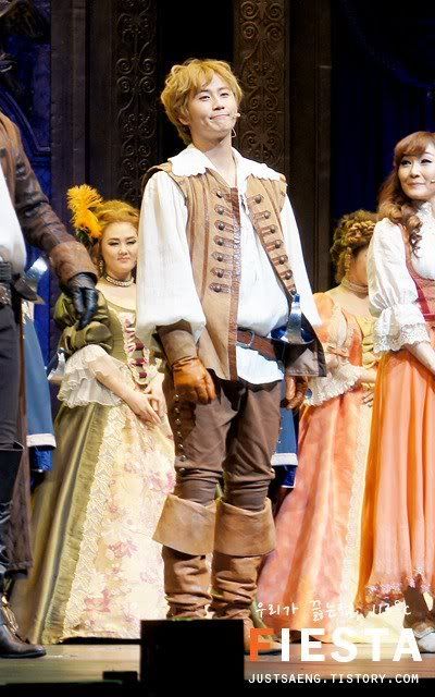 [YS] ‘Three Musketeers’ Musical [15.11.11] (2) 317884_219596264777025_130589590344360_547653_1297621606_n