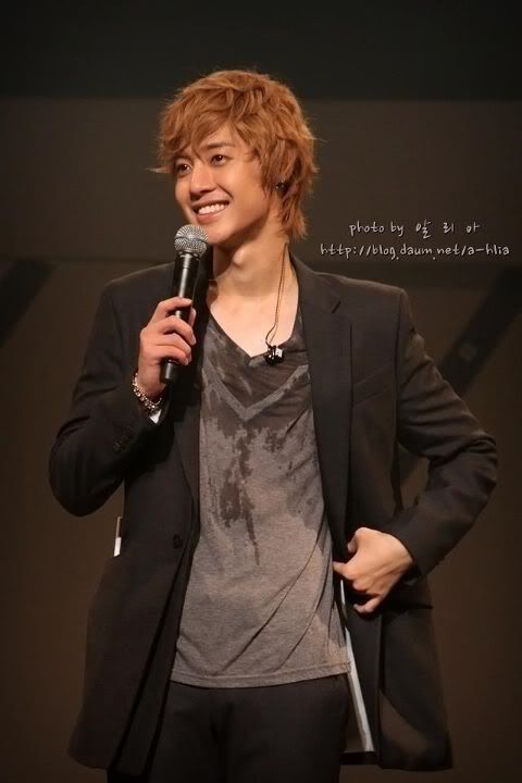 [HJL] Osaka Concert [09.11.11] (3)  380883_311807792178797_231614143531496_1360862_433346678_n-1