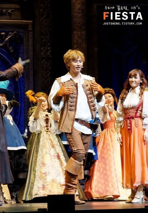 [YS] ‘Three Musketeers’ Musical [15.11.11] (2) 381130_219597518110233_130589590344360_547673_1488071463_n