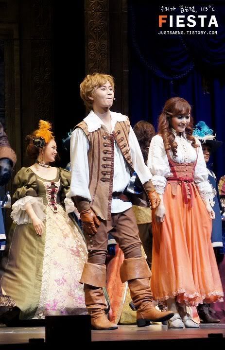 [YS] ‘Three Musketeers’ Musical [15.11.11] (2) 386524_219597214776930_130589590344360_547668_713258000_n