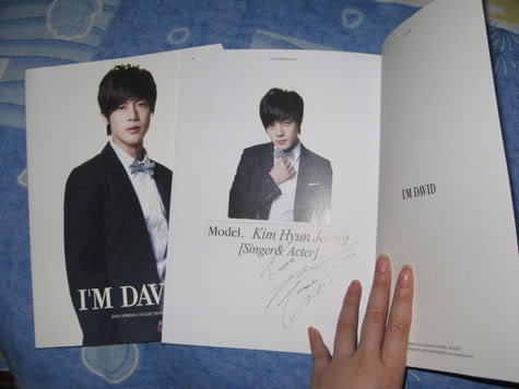 [random] Kim Hyun Joong “I’m David” promotional booklet + Endless Melody Photobook (que se vende en Tailandia)  + Kim HyunJoong anuncio en Dara Magazine de Tailandia 39e083ef308df9dccf1b3e1