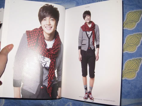 [random] Kim Hyun Joong “I’m David” promotional booklet + Endless Melody Photobook (que se vende en Tailandia)  + Kim HyunJoong anuncio en Dara Magazine de Tailandia 52a587eea026641a2cf5343