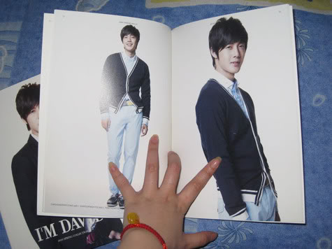 [random] Kim Hyun Joong “I’m David” promotional booklet + Endless Melody Photobook (que se vende en Tailandia)  + Kim HyunJoong anuncio en Dara Magazine de Tailandia 5473aa01f5d2a830728da50