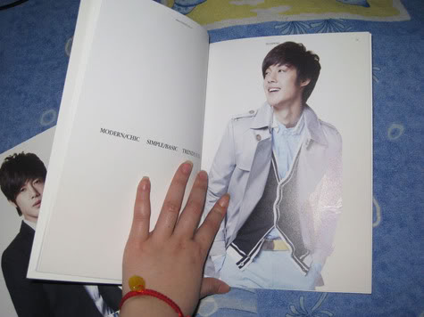 [random] Kim Hyun Joong “I’m David” promotional booklet + Endless Melody Photobook (que se vende en Tailandia)  + Kim HyunJoong anuncio en Dara Magazine de Tailandia 5927347f4c6b593b29388a0