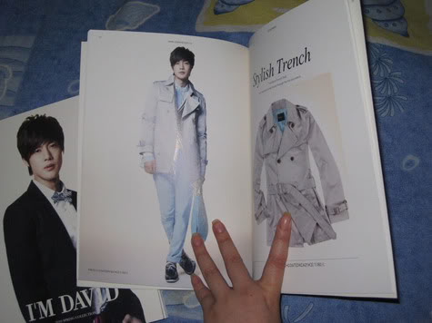 [random] Kim Hyun Joong “I’m David” promotional booklet + Endless Melody Photobook (que se vende en Tailandia)  + Kim HyunJoong anuncio en Dara Magazine de Tailandia 59f0b28b5791794c9f2fb40