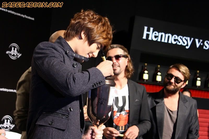 [JM] HENNESSY Artistry 2011 Press Conference [11.11.11] B6